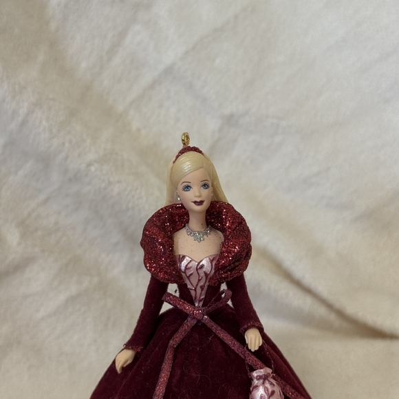 2002 Hallmark Keepsake Ornament Celebration Barbie with Box – Collector’s Series - Picture 4 of 12